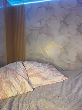 Lally Valencia   online show from November 25, 3:34 pm