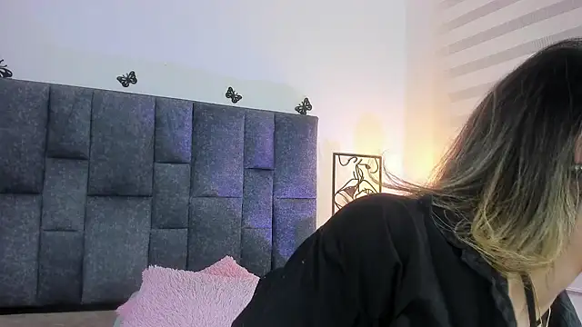 Snapshot of Violetta_Ficher chatting on November 12, 2:12 am Violetta Ficher online show from November 12, 2:12 am