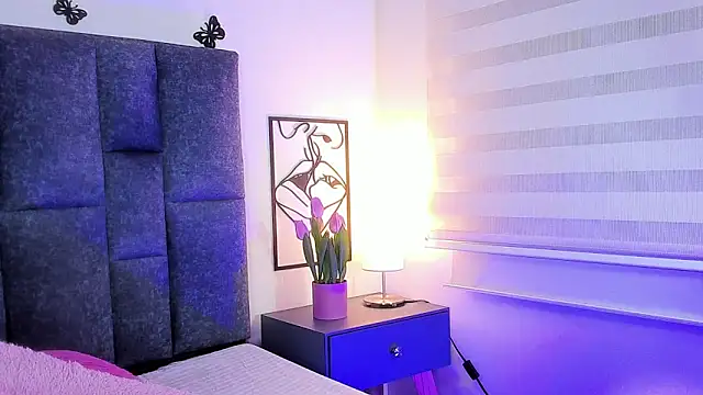 Snapshot of Violetta_Ficher chatting on November 13, 2:21 am Violetta Ficher online show from November 13, 2:21 am