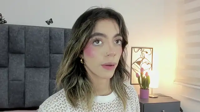 Snapshot of Violetta_Ficher chatting on November 19, 2:11 am Violetta Ficher online show from November 19, 2:11 am