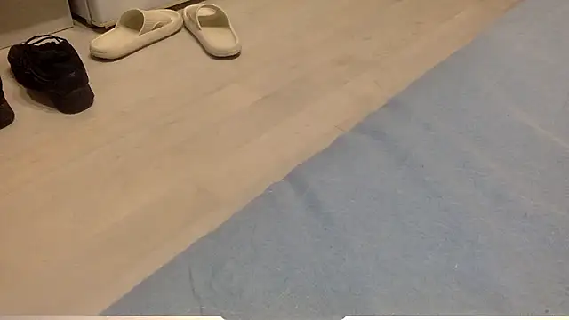 Snapshot of zizouette9999 chatting on January 13, 6:57 pm zizouette9999 online show from January 13, 6:57 pm