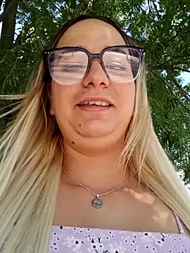 Snapshot of Mia_RainX chatting on June 23, 7:17 am Mia RainX online show from June 23, 7:17 am