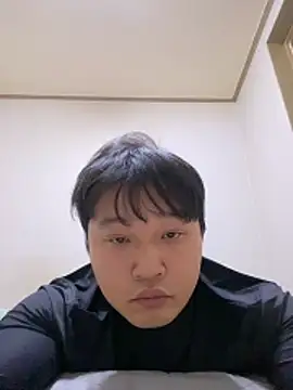 Snapshot of offwhite777 chatting on February 4, 2:43 pm offwhite777 online show from February 4, 2:43 pm