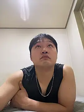 Snapshot of offwhite777 chatting on February 17, 6:31 am offwhite777 online show from February 17, 6:31 am