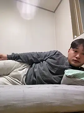 Snapshot of offwhite777 chatting on February 21, 2:27 pm offwhite777 online show from February 21, 2:27 pm