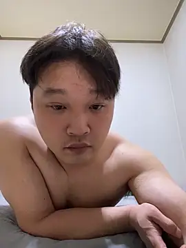 Snapshot of offwhite777 chatting on February 23, 8:22 pm offwhite777 online show from February 23, 8:22 pm