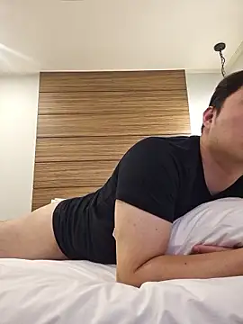 offwhite777 online show from December 4, 12:58 pm