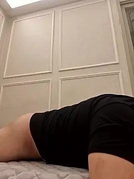 offwhite777 online show from January 15, 1:37 pm