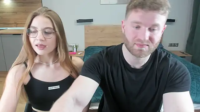 Enjoy everymoment  online show from February 5, 7:10 pm