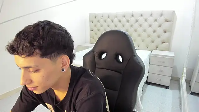 JhoanLeandro online show from November 10, 5:06 am