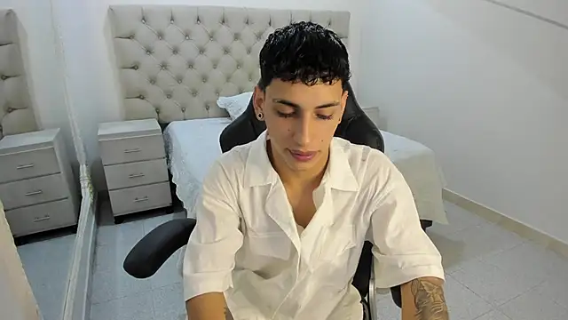 JhoanLeandro online show from December 2, 4:29 am