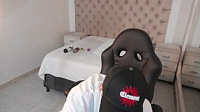 JhoanLeandro online show from February 22, 6:02 am