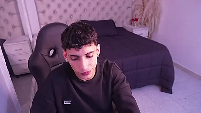 JhoanLeandro online show from April 19, 6:02 am