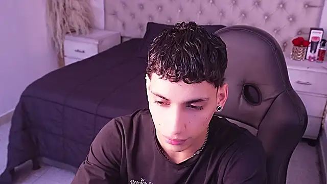 JhoanLeandro online show from April 24, 6:38 am