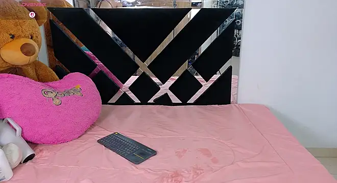 CatalinaSmith1 online show from April 21, 11:18 pm