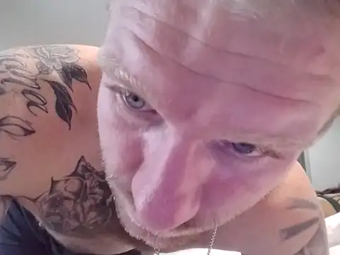 ohyeaitsme444 online show from November 6, 11:15 pm