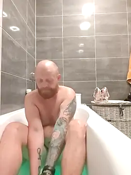 Snapshot of bouraktom6 chatting on September 29, 12:05 am bouraktom6 online show from September 29, 12:05 am