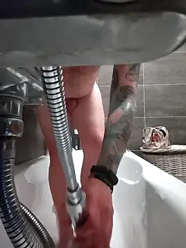 Snapshot of bouraktom6 chatting on October 31, 8:43 pm bouraktom6 online show from October 31, 8:43 pm