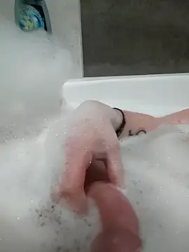 Snapshot of bouraktom6 chatting on March 5, 6:04 pm bouraktom6 online show from March 5, 6:04 pm