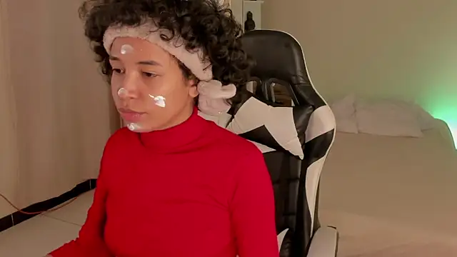 Snapshot of leahaltomm chatting on March 1, 7:04 pm leahaltomm online show from March 1, 7:04 pm