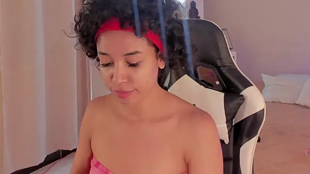 Snapshot of leahaltomm chatting on March 5, 6:45 pm leahaltomm online show from March 5, 6:45 pm