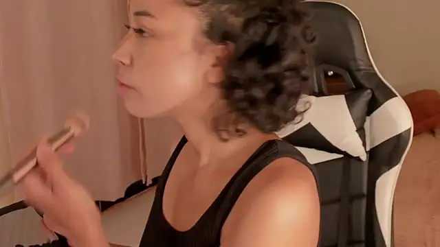 Snapshot of leahaltomm chatting on March 7, 5:38 pm leahaltomm online show from March 7, 5:38 pm