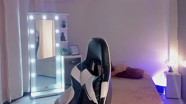 Snapshot of leahaltomm chatting on March 9, 6:32 pm leahaltomm online show from March 9, 6:32 pm