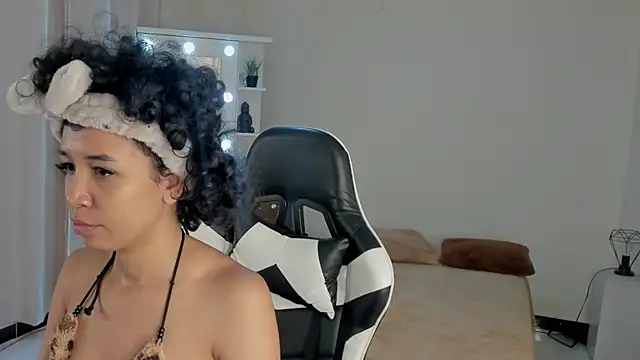 Snapshot of leahaltomm chatting on March 14, 6:29 pm leahaltomm online show from March 14, 6:29 pm