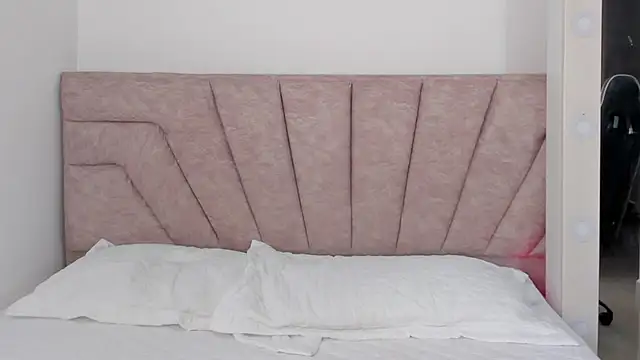 Snapshot of leahaltomm chatting on October 29, 7:59 pm leahaltomm online show from October 29, 7:59 pm