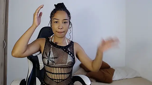 leahaltomm online show from April 29, 1:37 pm