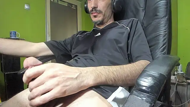 BigCumShoot online show from April 22, 5:43 am