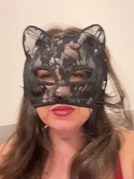 laarti online show from November 17, 2:45 pm