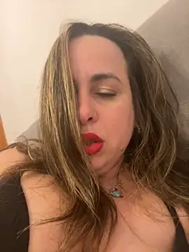 laarti online show from February 11, 9:20 pm