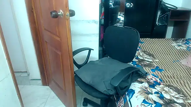 Snapshot of Siblleyx chatting on February 7, 3:52 pm Siblleyx online show from February 7, 3:52 pm