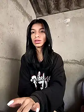 Snapshot of Ariell_Kieran chatting on February 8, 6:55 pm Ariell Kieran online show from February 8, 6:55 pm