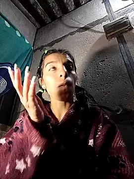 Snapshot of Ariell_Kieran chatting on February 12, 12:58 am Ariell Kieran online show from February 12, 12:58 am