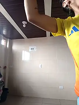 Snapshot of Ariell_Kieran chatting on February 17, 5:32 pm Ariell Kieran online show from February 17, 5:32 pm