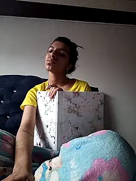 Snapshot of Ariell_Kieran chatting on February 17, 8:36 pm Ariell Kieran online show from February 17, 8:36 pm