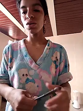 Snapshot of Ariell_Kieran chatting on March 9, 4:33 pm Ariell Kieran online show from March 9, 4:33 pm