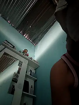 Snapshot of Ariell_Kieran chatting on October 22, 5:56 pm Ariell Kieran online show from October 22, 5:56 pm