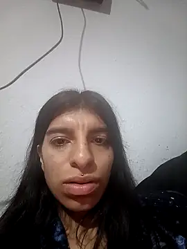 Snapshot of Ariell_Kieran chatting on May 8, 2:06 am Ariell Kieran online show from May 8, 2:06 am