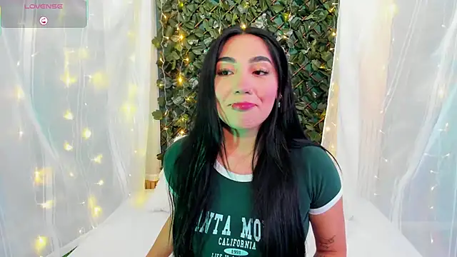 Snapshot of Enyel_valmina chatting on March 17, 9:23 pm Enyel valmina online show from March 17, 9:23 pm