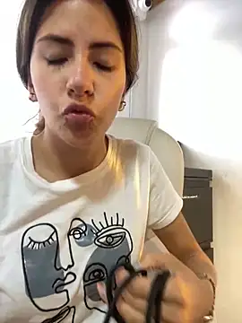 Andrea18 blonde online show from February 22, 12:51 pm