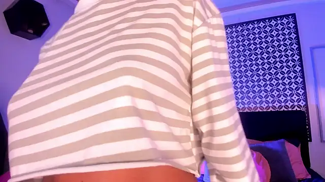 Gigi Strawberry online show from March 14, 7:37 am