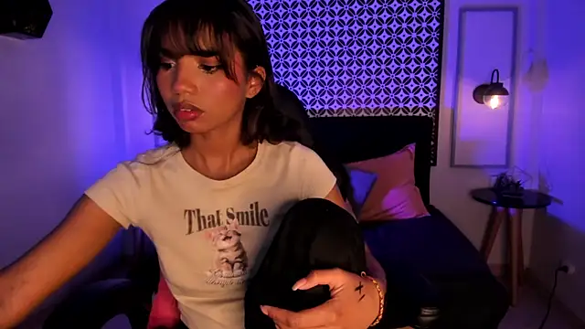 Gigi Strawberry online show from March 23, 5:00 am