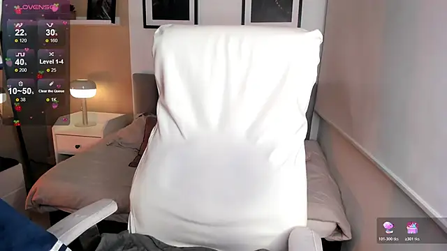 Gigi Strawberry online show from November 15, 5:16 am