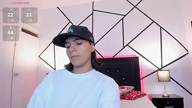 Liiam smith  online show from February 7, 11:45 am