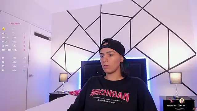 Liiam smith  online show from February 12, 12:22 pm