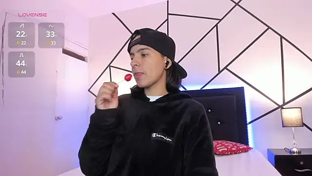 Liiam smith  online show from March 7, 3:49 pm