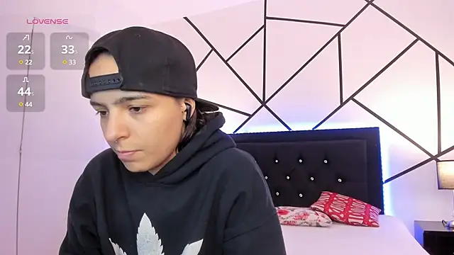 Liiam smith  online show from March 10, 11:53 am